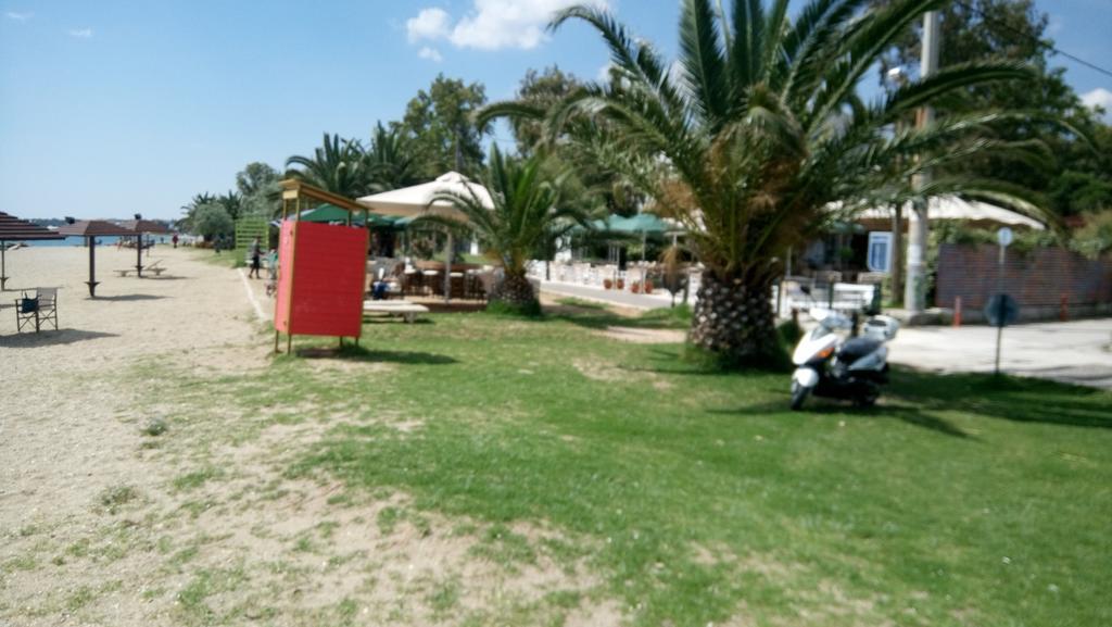 Villa George - Family Holidays Néa Mákri Zewnętrze zdjęcie