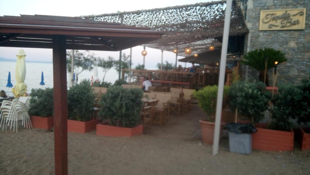 Villa George - Family Holidays Néa Mákri Zewnętrze zdjęcie